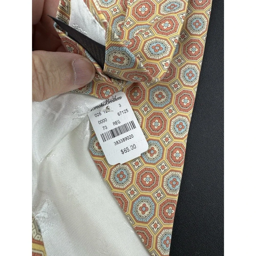 NWT Brooks Brothers Medallion‎ Tie Peach Blue Red